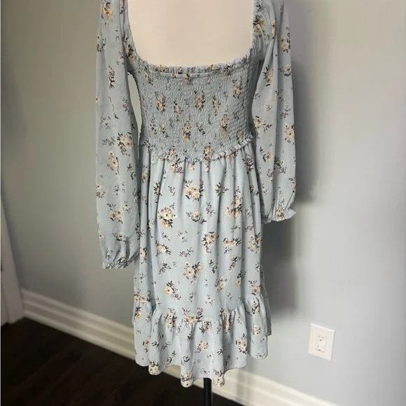 Ardene Blue Floral Smocked Blouse size L - Picture 4 of 7